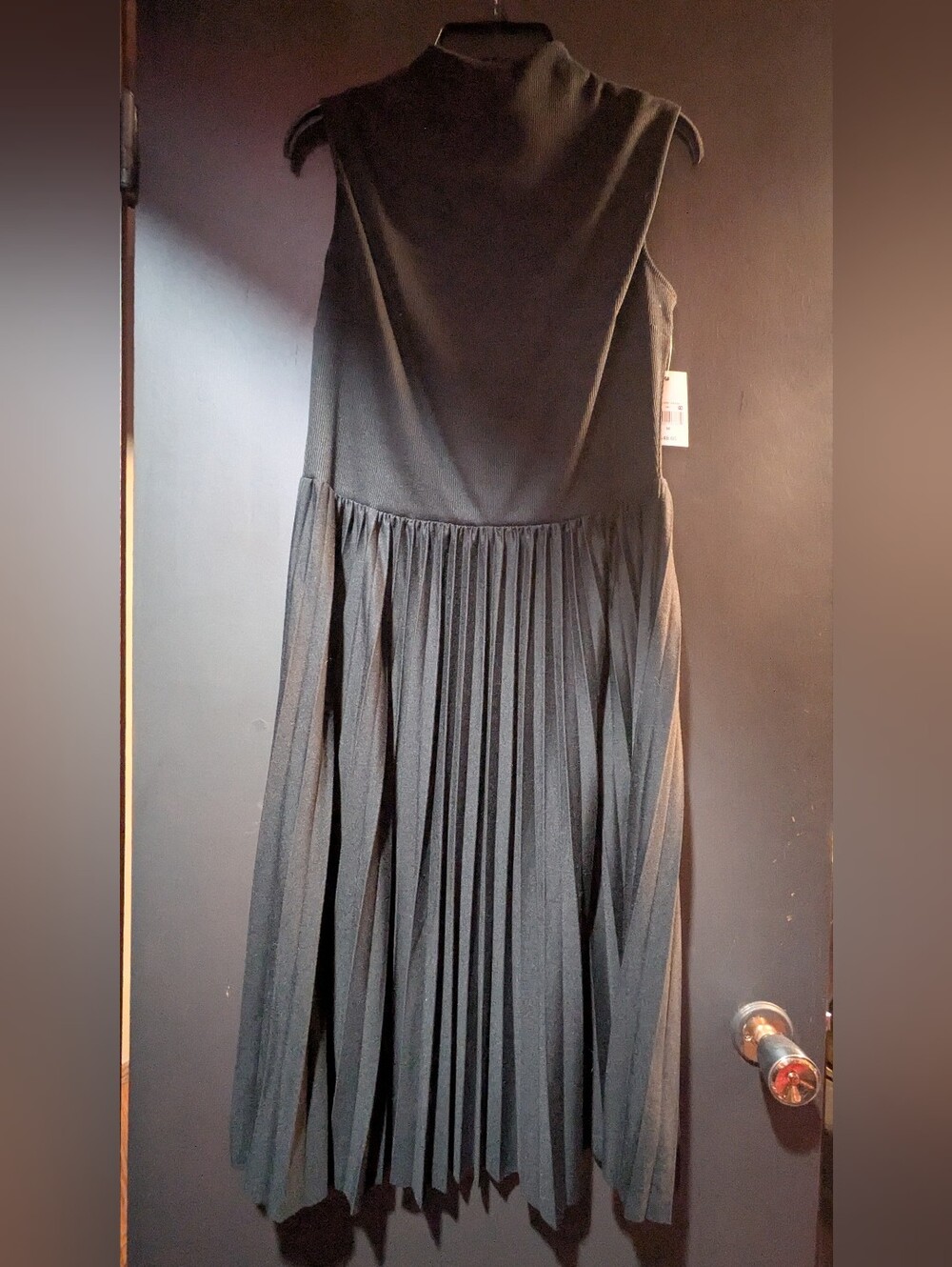 Sleeveless Black Pleated Midi Dress - Elegant Women's Dress
